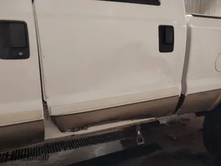 2006 Ford Super Duty F-250 XL with VIN 1FTSW21P26EC71880, listed as a IAAI auction lot 41591071 with 166,318 mi miles. Bid and sale history available at carsss.com. Image 17.