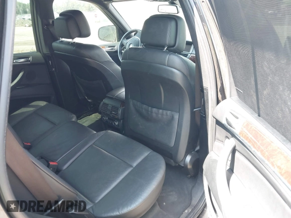 2012 BMW X5 35d z VIN 5UXZW0C51CL665326, wystawiony jako IAAI lot #42633853 z przebiegiem Nie podano mil oraz . Historia ofert i sprzedaży dostępna na DreamBid. Obrazek 8.