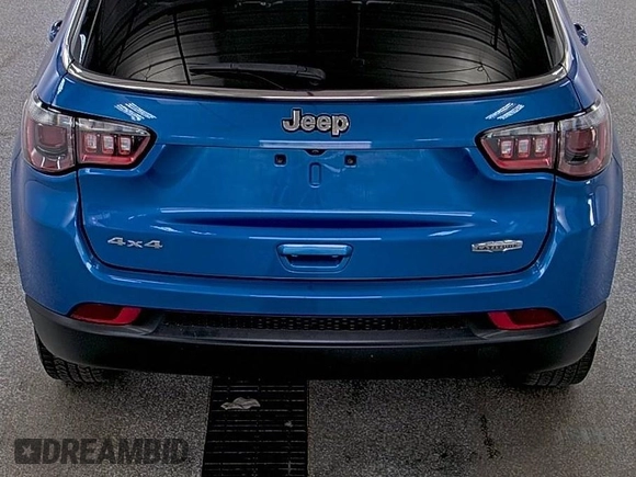 2021 Jeep Compass Latitude z VIN 3C4NJDBB0MT594087, wystawiony jako IAAI lot #42791550 z przebiegiem 78 385 mil mil oraz . Historia ofert i sprzedaży dostępna na DreamBid. Obrazek 20.