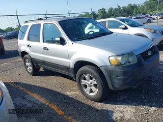 2005 Ford Escape XLT with VIN 1FMYU03175DA18437, listed as a IAAI auction lot 42567091 with 207,602 mi miles and . Bid and sale history available at DreamBid. Image 1.