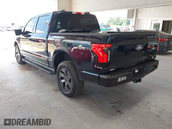 2024 Ford F-150 Lightning XLT z VIN 1FTVW3LK9RWG08466, wystawiony jako IAAI lot #42251872 z przebiegiem 3 045 mil mil oraz . Historia ofert i sprzedaży dostępna na DreamBid. Obrazek 3.