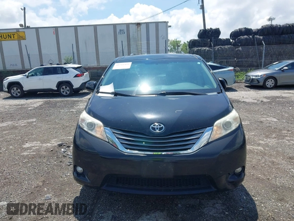 2013 Toyota Sienna XLE z VIN 5TDDK3DC8DS064047, wystawiony jako IAAI lot #42755455 z przebiegiem 143 604 mil mil oraz . Historia ofert i sprzedaży dostępna na DreamBid. Obrazek 12.