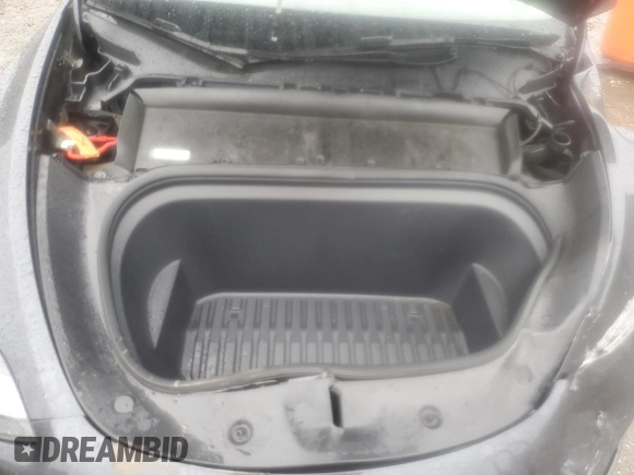 2024 Tesla Model Y z VIN 7SAYGDEDXRF076893, wystawiony jako Copart lot #57966515 z przebiegiem 9 200 mil mil oraz Szkoda całkowita • Salvage title. Historia ofert i sprzedaży dostępna na DreamBid. Obrazek 12.