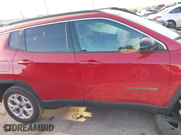 2025 Jeep Compass Latitude с VIN 3C4NJDBN9ST553240, выставлен на аукционе IAAI как лот 41806367 с пробегом 2 508 миль миль и . История ставок и продаж доступна на DreamBid. Изображение 14.