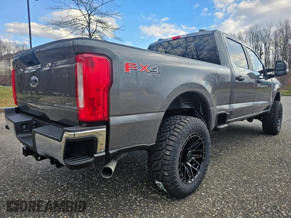 2024 Ford Super Duty F-250 SRW XL with VIN 1FT7W2BA4RED06617, listed as a Copart auction lot 52746465 with 1,220 mi miles and Clean Title. Bid and sale history available at carsss.com. Image 4.