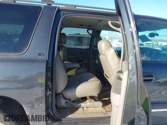 2004 Chevrolet Suburban LS with VIN 3GNEC16Z94G319009, listed as a IAAI auction lot 41531390 with 259,957 mi miles. Bid and sale history available at carsss.com. Image 8.
