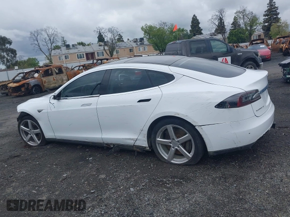 2013 Tesla Model S с VIN 5YJSA1CN0DFP31750, выставлен на аукционе IAAI как лот 41911343 с пробегом 209 664 миль миль и . История ставок и продаж доступна на DreamBid. Изображение 15.