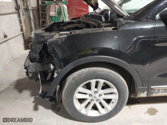 2014 Ford Explorer XLT with VIN 1FM5K8D85EGC02096, listed as a IAAI auction lot 42004238 with 187,187 mi miles. Bid and sale history available at carsss.com. Image 6.