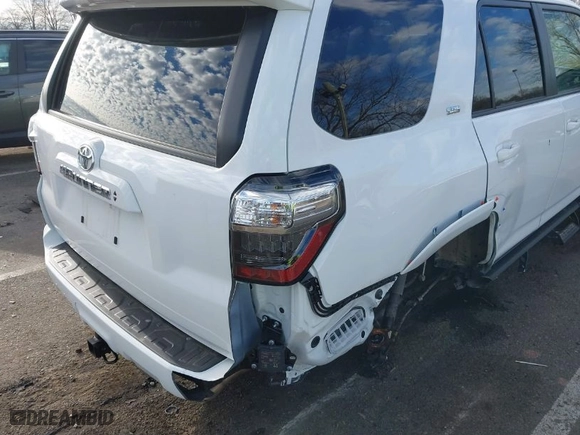 2024 Toyota 4Runner SR5 Premium with VIN JTENU5JR6R6278704, listed as a IAAI auction lot 41215563 with 12,802 mi miles. Bid and sale history available at carsss.com. Image 6.