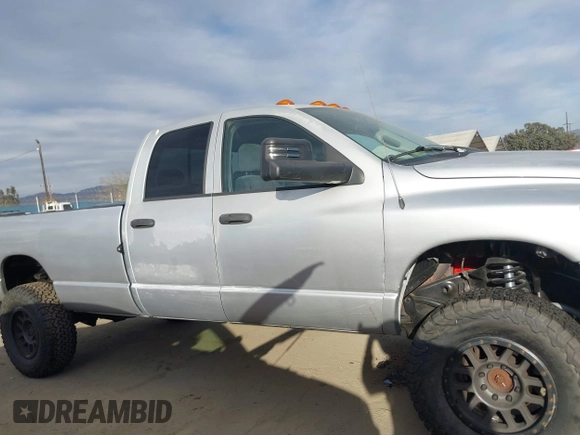2005 Dodge 3500 SLT z VIN 3D7LS38CX5G750960, wystawiony jako IAAI lot #41681585 z przebiegiem 213 608 mil mil oraz . Historia ofert i sprzedaży dostępna na DreamBid. Obrazek 13.