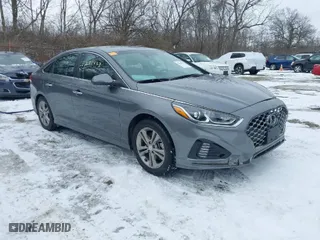 2019 Hyundai Sonata Sport with VIN 5NPE34AF2KH816737, listed as a IAAI auction lot 41631823 with 31,207 mi miles. Bid and sale history available at carsss.com. Image 1.