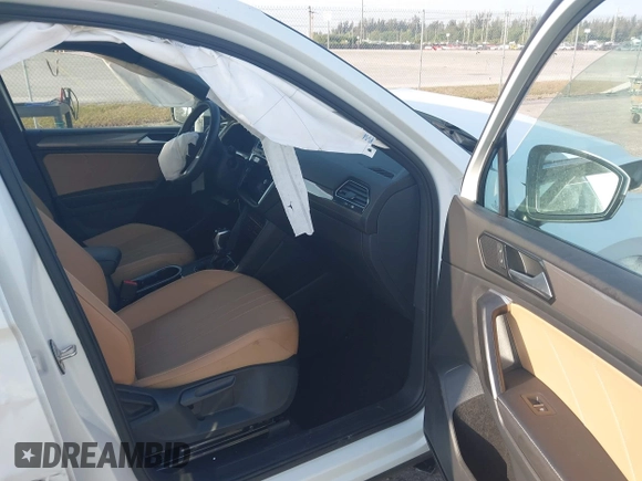2024 Volkswagen Tiguan SE with VIN 3VV3B7AX3RM120298, listed as a IAAI auction lot 41862454 with Not provided miles and . Bid and sale history available at DreamBid. Image 5.