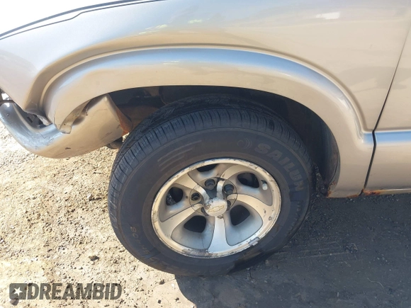2003 Chevrolet S-10 with VIN 1GCCS19H438100436, listed as a IAAI auction lot 41891848 with 117,907 mi miles and . Bid and sale history available at DreamBid. Image 17.