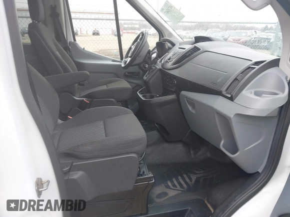2016 Ford Transit Passenger XL z VIN 1FBZX2CM5GKA82811, wystawiony jako IAAI lot #41733437 z przebiegiem 31 959 mil mil oraz . Historia ofert i sprzedaży dostępna na DreamBid. Obrazek 5.