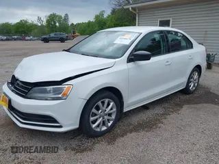 2015 Volkswagen Jetta SE z VIN 3VWD17AJ8FM323116, wystawiony jako IAAI lot #42246679 z przebiegiem 175 446 mil mil oraz . Historia ofert i sprzedaży dostępna na DreamBid. Obrazek 2.