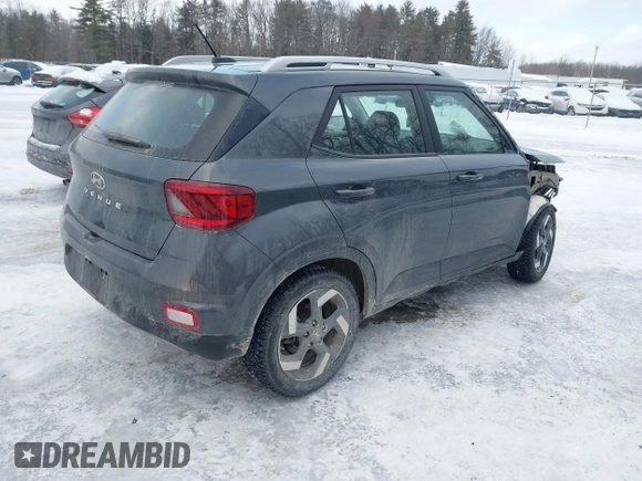 2024 Hyundai Venue SEL z VIN KMHRC8A39RU317444, wystawiony jako IAAI lot #41596048 z przebiegiem 8 619 mil mil oraz . Historia ofert i sprzedaży dostępna na DreamBid. Obrazek 4.