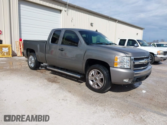 2007 Chevrolet Silverado 1500 LT w/1LT with VIN 2GCEC19J771721896, listed as a IAAI auction lot 41703914 with 217,121 mi miles. Bid and sale history available at carsss.com. Image 1.