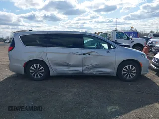 2023 Chrysler Pacifica Hybrid Limited with VIN 2C4RC1S78PR551260, listed as a IAAI auction lot 41992752 with 55,136 mi miles and . Bid and sale history available at DreamBid. Image 13.