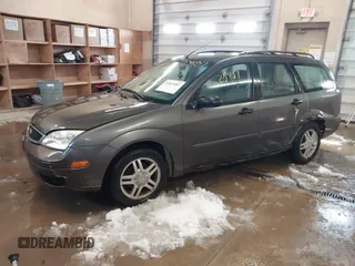 2005 Ford Focus SE with VIN 1FAFP36N45W158796, listed as a IAAI auction lot 41823987 with 145,803 mi miles and . Bid and sale history available at carsss.com. Image 2.
