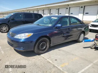 2002 Toyota Camry LE z VIN 4T1BE32K12U635147, wystawiony jako Copart lot #54244295 z przebiegiem 179 843 mil mil oraz Szkoda całkowita • Salvage title. Historia ofert i sprzedaży dostępna na DreamBid. Obrazek 1.
