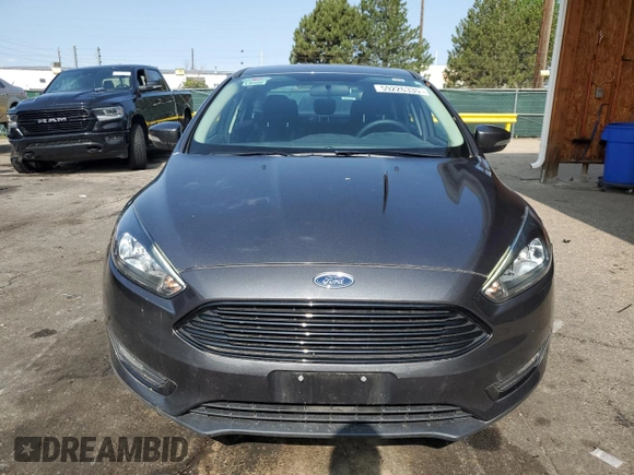 2016 Ford Focus SE z VIN 1FADP3FE7GL238752, wystawiony jako Copart lot #59226335 z przebiegiem 46 289 mil mil oraz Czysty tytuł • Clean title. Historia ofert i sprzedaży dostępna na DreamBid. Obrazek 5.