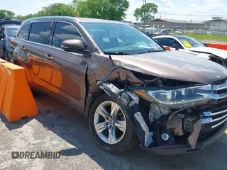 2019 Toyota Highlander Limited z VIN 5TDDZRFH7KS956195, wystawiony jako IAAI lot #42109776 z przebiegiem 94 326 mil mil oraz . Historia ofert i sprzedaży dostępna na DreamBid. Obrazek 1.