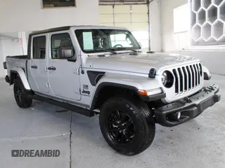 2023 Jeep Gladiator Freedom z VIN 1C6HJTAGXPL518694, wystawiony jako Copart lot #54447635 z przebiegiem 9 460 mil mil oraz Szkoda całkowita • Salvage title. Historia ofert i sprzedaży dostępna na DreamBid. Obrazek 1.