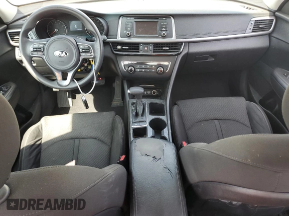 2016 Kia Optima LX z VIN 5XXGT4L38GG030133, wystawiony jako Copart lot #59385105 z przebiegiem 130 546 mil mil oraz Czysty tytuł • Clean title. Historia ofert i sprzedaży dostępna na DreamBid. Obrazek 8.