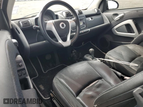 2008 Smart fortwo Pure z VIN WMEEJ31X38K136723, wystawiony jako Copart lot #49301765 z przebiegiem 63 431 mil mil oraz Czysty tytuł • Clean title. Historia ofert i sprzedaży dostępna na DreamBid. Obrazek 8.
