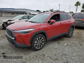2023 Toyota Corolla Cross XLE z VIN 7MUDAAAGXPV069730, wystawiony jako Copart lot #55795035 z przebiegiem 26 368 mil mil oraz Szkoda całkowita • Salvage title. Historia ofert i sprzedaży dostępna na DreamBid. Obrazek 1.