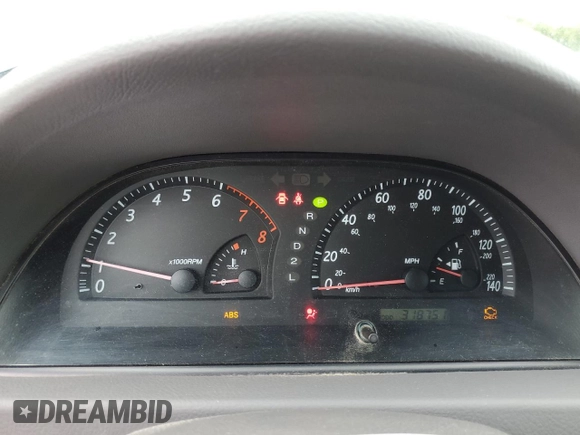 2004 Toyota Camry LE z VIN 4T1BE30K94U892207, wystawiony jako Copart lot #58406245 z przebiegiem 318 751 mil mil oraz Czysty tytuł • Clean title. Historia ofert i sprzedaży dostępna na DreamBid. Obrazek 9.