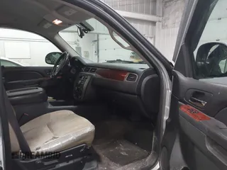2011 GMC Yukon SLE with VIN 1GKS2AE01BR233860, listed as a IAAI auction lot 41838392 with 226,611 mi miles. Bid and sale history available at carsss.com. Image 5.