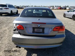 2008 BMW 3 Series 328i z VIN WBAWR33538P152346, wystawiony jako Copart lot #57101985 z przebiegiem 131 504 mil mil oraz Szkoda całkowita • Salvage title. Historia ofert i sprzedaży dostępna na DreamBid. Obrazek 6.
