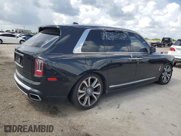 2019 Rolls-Royce Cullinan z VIN SLA689X51KU113872, wystawiony jako Copart lot #65135234 z przebiegiem Nie podano mil oraz Szkody całkowita. Historia ofert i sprzedaży dostępna na DreamBid. Obrazek 3.