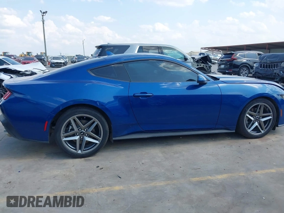 2024 Ford Mustang EcoBoost с VIN 1FA6P8TH0R5142067, выставлен на аукционе IAAI как лот 42338104 с пробегом 7 179 миль миль и . История ставок и продаж доступна на DreamBid. Изображение 13.
