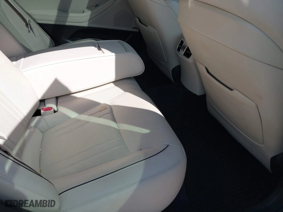 2015 Hyundai Genesis 5.0L with VIN KMHGN4JF0FU081945, listed as a IAAI auction lot 41547186 with 134,956 mi miles. Bid and sale history available at carsss.com. Image 8.