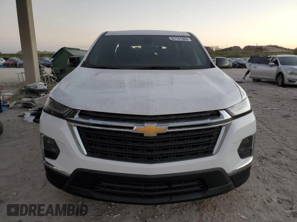 2023 Chevrolet Traverse LS z VIN 1GNERFKW3PJ256533, wystawiony jako Copart lot #81141984 z przebiegiem 12 213 mil mil oraz Szkoda całkowita • Salvage title. Historia ofert i sprzedaży dostępna na DreamBid. Obrazek 5.