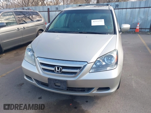 2005 Honda Odyssey EX-L with VIN 5FNRL38615B062427, listed as a IAAI auction lot 41922322 with 194,837 mi miles. Bid and sale history available at carsss.com. Image 6.