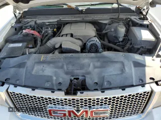 2007 GMC Sierra Denali z VIN 2GTEK638871658295, wystawiony jako Copart lot #70327344 z przebiegiem 179 080 mil mil oraz Szkody całkowita. Historia ofert i sprzedaży dostępna na DreamBid. Obrazek 11.