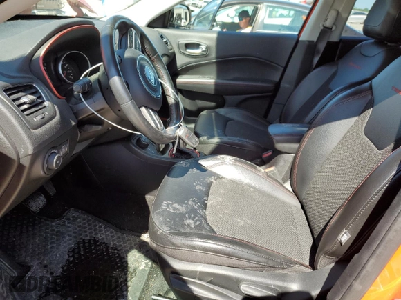 2020 Jeep Compass Trailhawk z VIN 3C4NJDDB2LT108889, wystawiony jako Copart lot #57434325 z przebiegiem 48 297 mil mil oraz Szkoda całkowita • Salvage title. Historia ofert i sprzedaży dostępna na DreamBid. Obrazek 7.