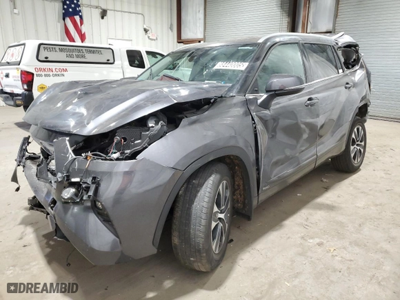2022 Toyota Highlander Hybrid XLE with VIN 5TDGBRCH9NS556553, listed as a Copart auction lot 88440005 with 76,389 mi miles and Clean Title. Bid and sale history available at carsss.com. Image 1.