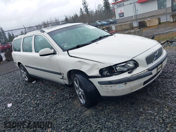 2001 Volvo V70 with VIN YV1SW58D211021451, listed as a IAAI auction lot 41705840 with 177,711 mi miles. Bid and sale history available at carsss.com. Image 1.