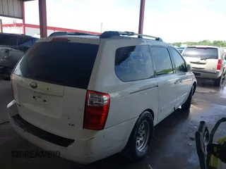 2008 Kia Sedona LX with VIN KNDMB233986267918, listed as a IAAI auction lot 41999497 with 146,774 mi miles. Bid and sale history available at carsss.com. Image 4.
