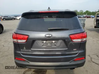 2017 Kia Sorento LX z VIN 5XYPGDA33HG333664, wystawiony jako Copart lot #59619905 z przebiegiem 76 439 mil mil oraz Szkoda całkowita • Salvage title. Historia ofert i sprzedaży dostępna na DreamBid. Obrazek 6.