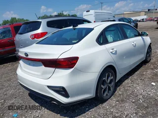 2019 Kia Forte LXS z VIN 3KPF24AD2KE098665, wystawiony jako IAAI lot #42623214 z przebiegiem 124 857 mil mil oraz . Historia ofert i sprzedaży dostępna na DreamBid. Obrazek 4.