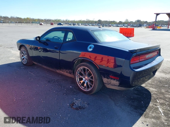 2013 Dodge Challenger R/T z VIN 2C3CDYBT7DH679522, wystawiony jako IAAI lot #41387221 z przebiegiem 122 147 mil mil oraz . Historia ofert i sprzedaży dostępna na DreamBid. Obrazek 3.