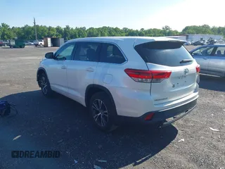 2018 Toyota Highlander LE z VIN 5TDBZRFH4JS840443, wystawiony jako IAAI lot #42372901 z przebiegiem 125 741 mil mil oraz . Historia ofert i sprzedaży dostępna na DreamBid. Obrazek 3.