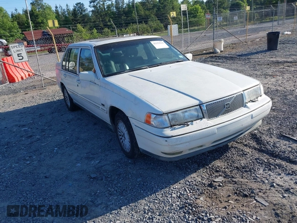 1998 Volvo S90 with VIN YV1KS9605W1129198, listed as a IAAI auction lot 42153215 with 257,242 mi miles. Bid and sale history available at carsss.com. Image 1.
