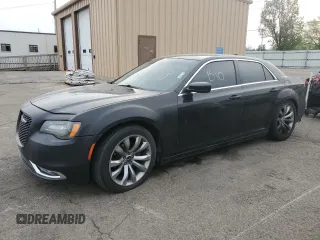 2019 Chrysler 300 Touring z VIN 2C3CCAAG4KH679165, wystawiony jako Copart lot #52775345 z przebiegiem Nie podano mil oraz Szkoda całkowita • Salvage title. Historia ofert i sprzedaży dostępna na DreamBid. Obrazek 1.