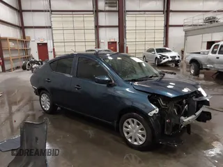 2017 Nissan Versa SV z VIN 3N1CN7AP9HL888218, wystawiony jako IAAI lot #42206703 z przebiegiem 78 676 mil mil oraz . Historia ofert i sprzedaży dostępna na DreamBid. Obrazek 1.